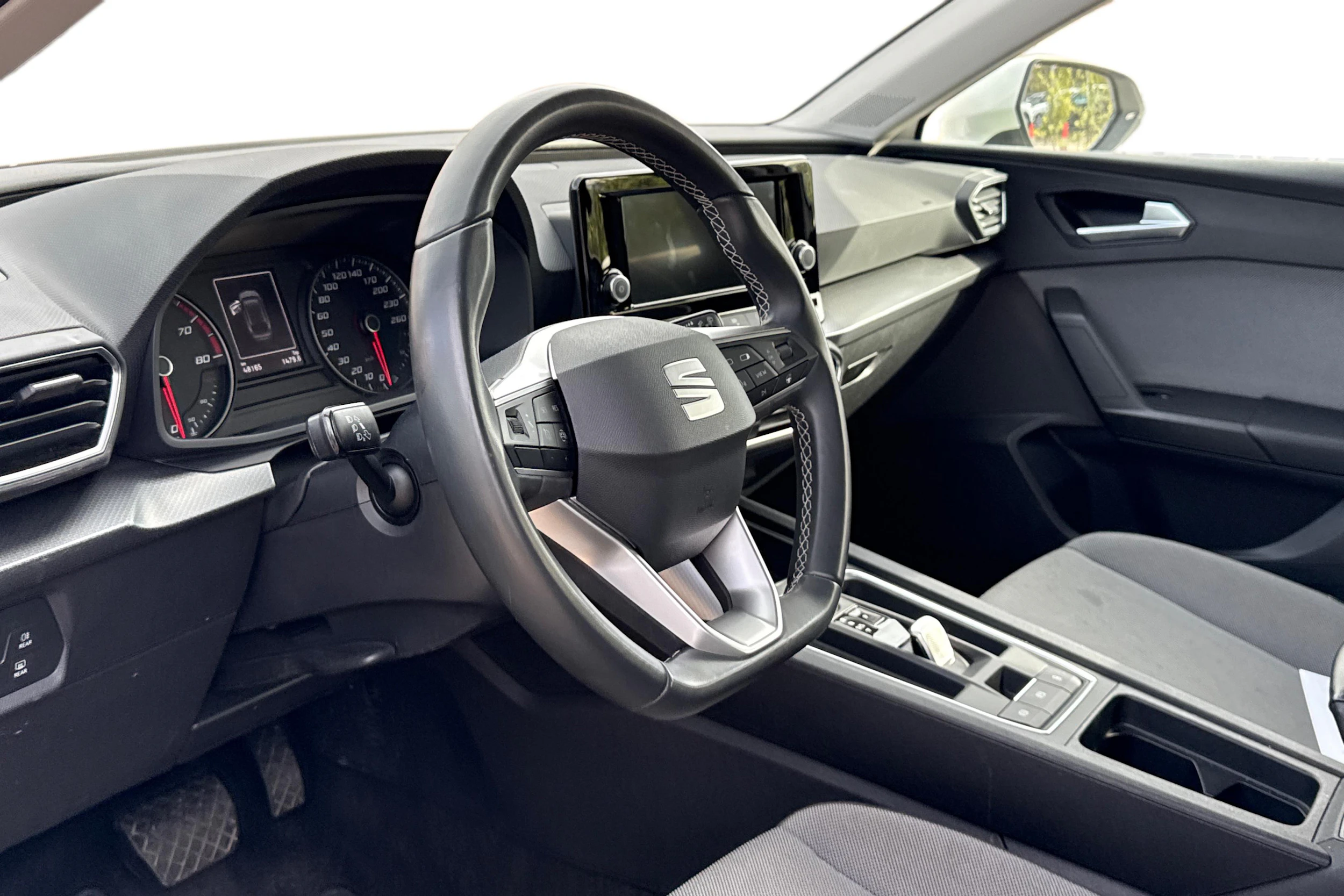 valkoinen SEAT Leon Sportstourer 2024 kuva 3.