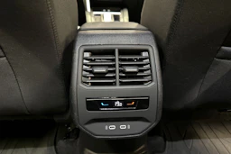 valkoinen SEAT Leon Sportstourer 2024 kuva 16.