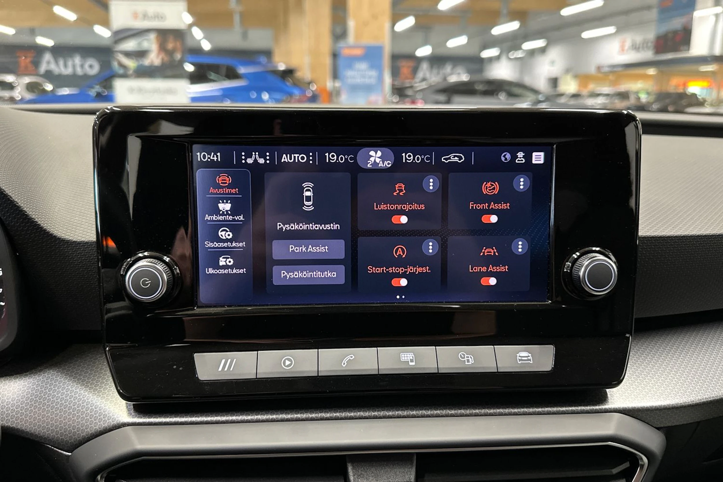 valkoinen SEAT Leon Sportstourer 2024 kuva 19.