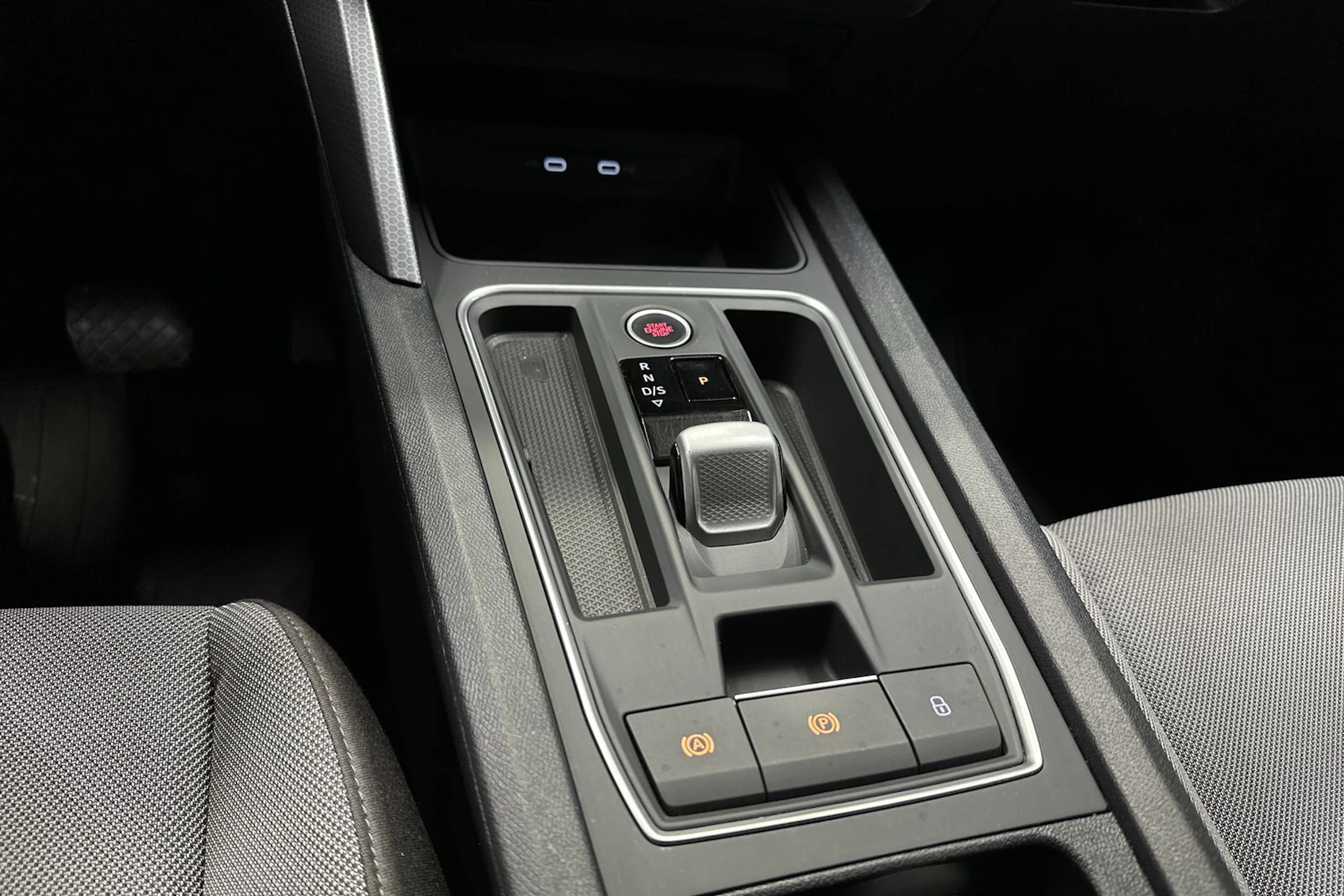 valkoinen SEAT Leon Sportstourer 2024 kuva 21.