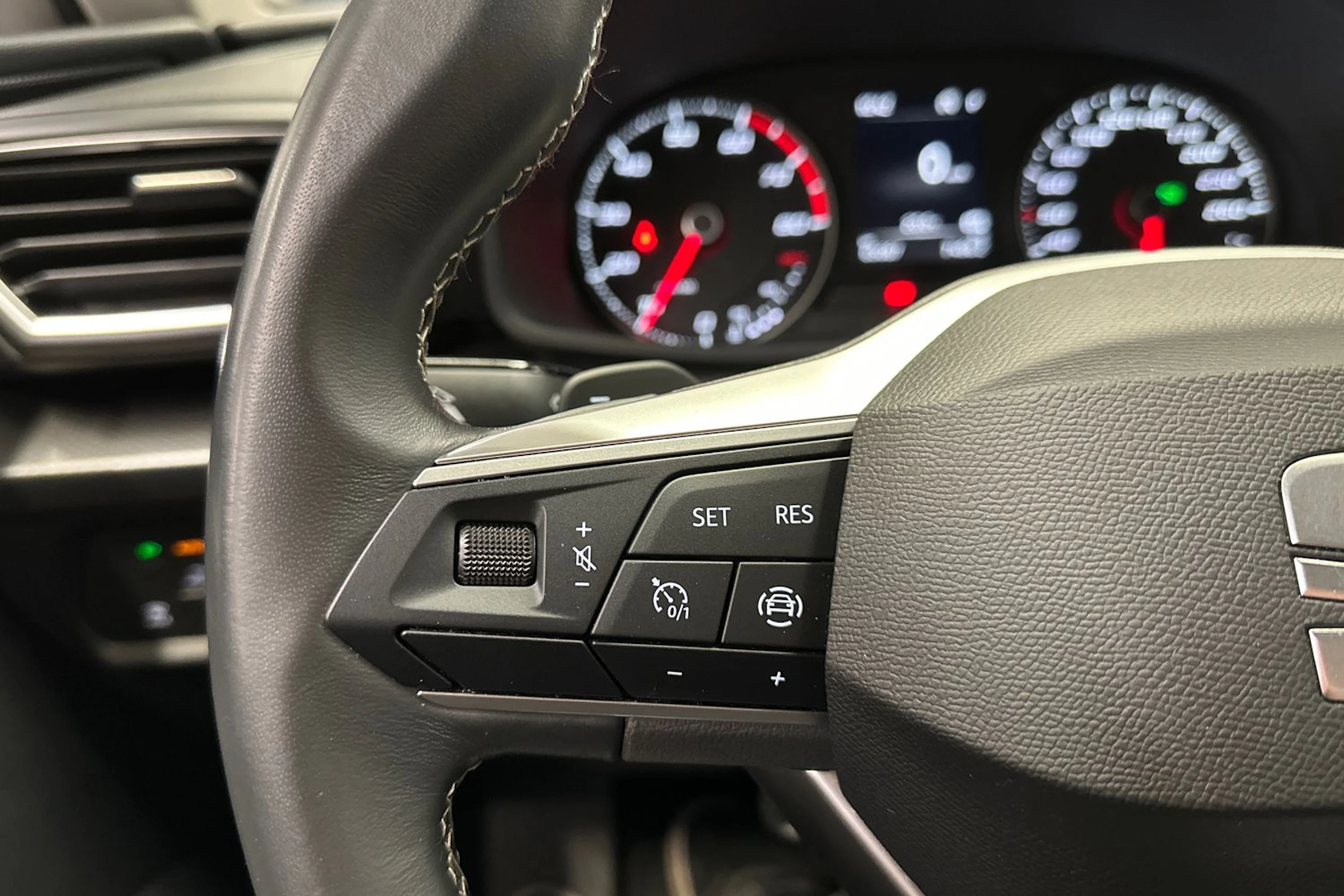 valkoinen SEAT Leon Sportstourer 2024 kuva 23.