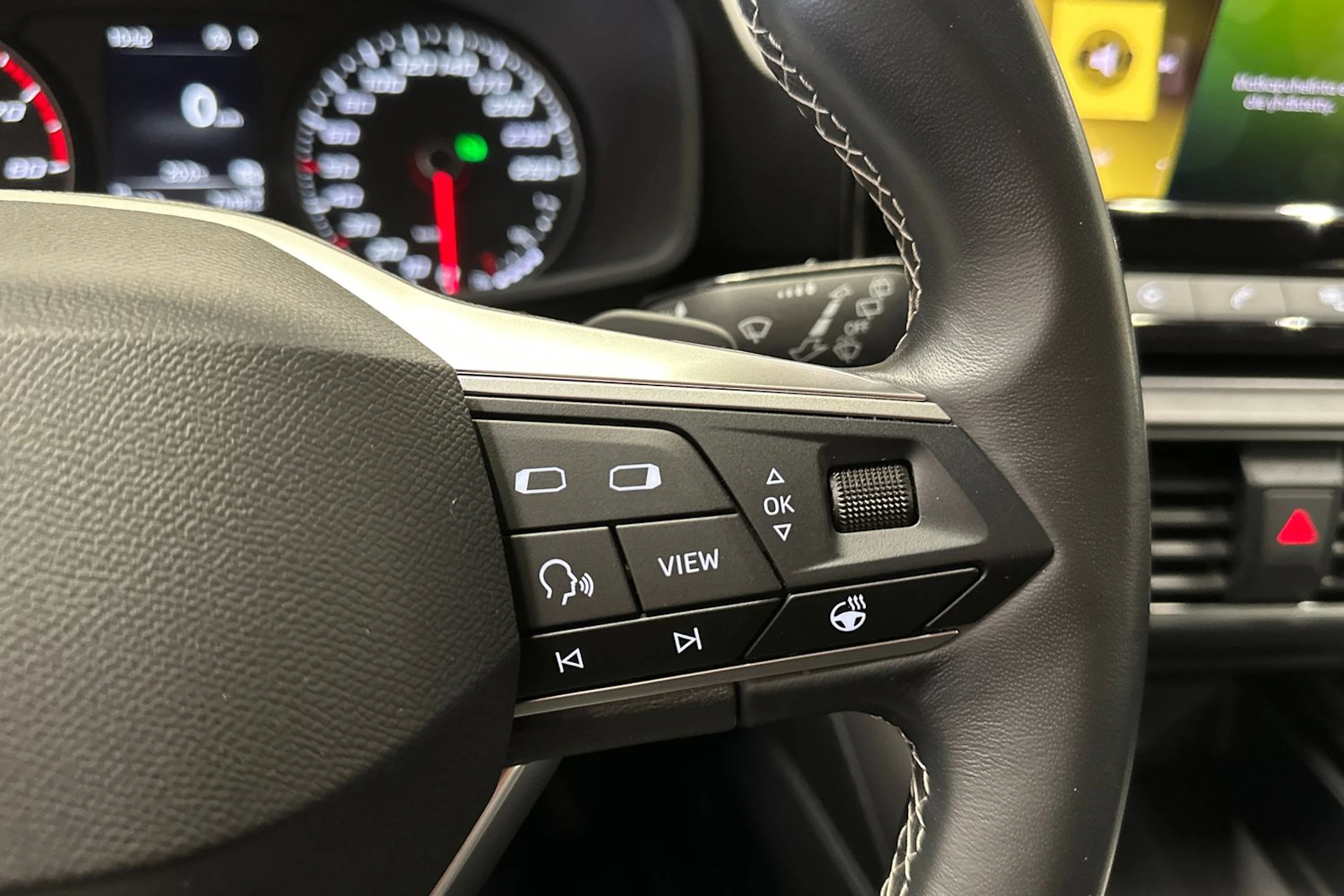 valkoinen SEAT Leon Sportstourer 2024 kuva 24.
