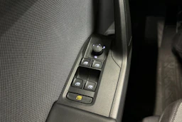 valkoinen SEAT Leon Sportstourer 2024 kuva 26.