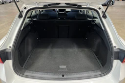 valkoinen SEAT Leon Sportstourer 2024 kuva 27.