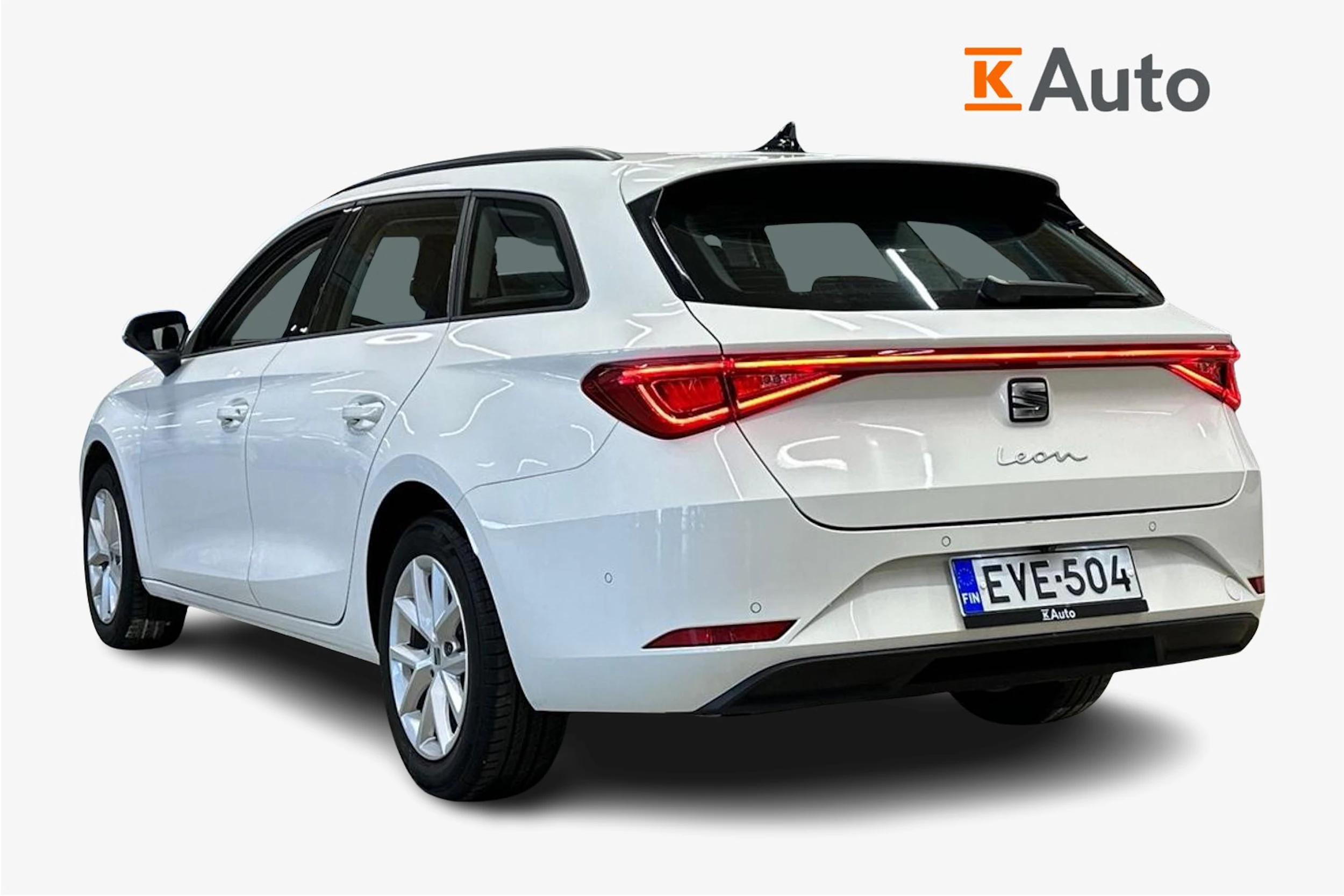 valkoinen SEAT Leon Sportstourer 2024 kuva 3.