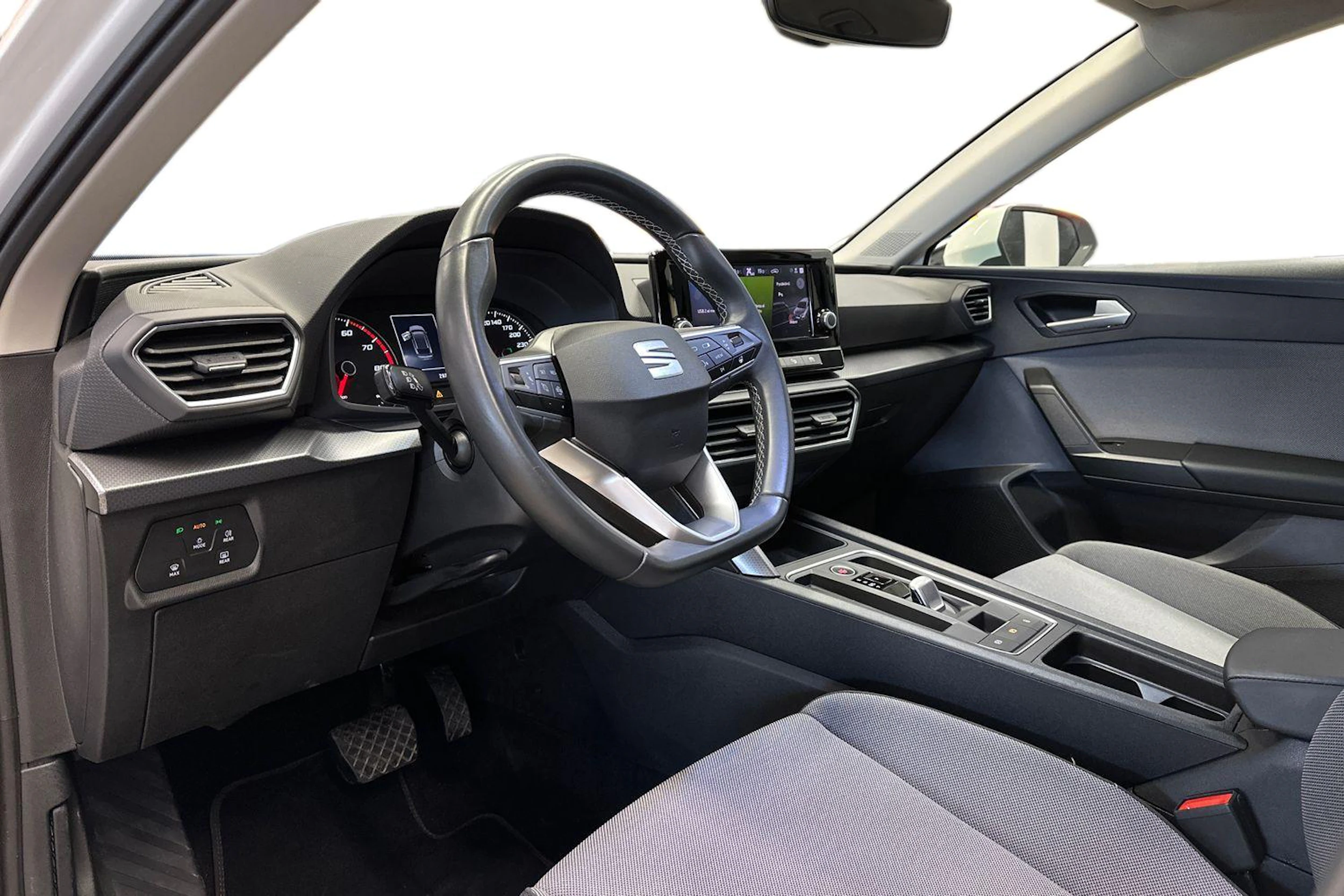 valkoinen SEAT Leon Sportstourer 2024 kuva 8.