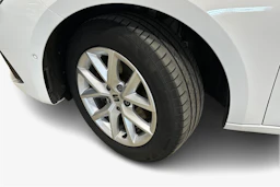 valkoinen SEAT Leon Sportstourer 2024 kuva 12.