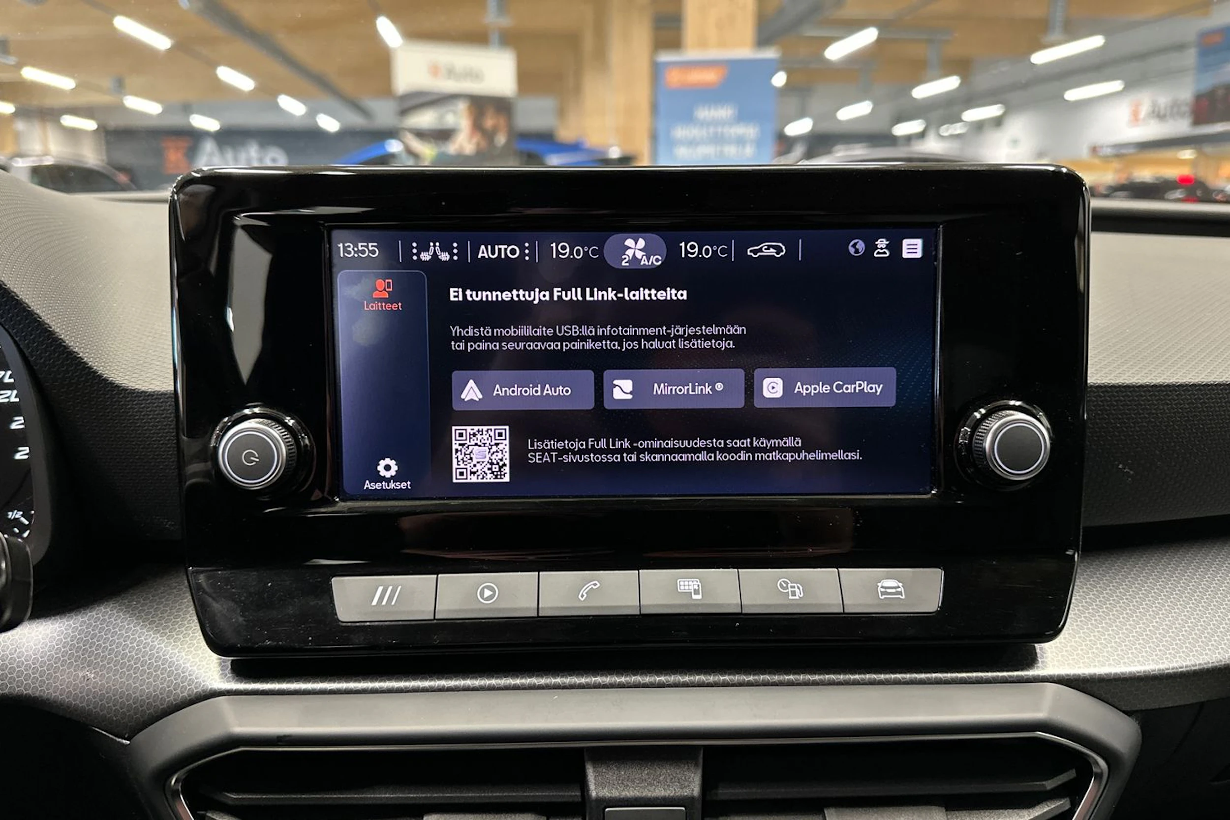 valkoinen SEAT Leon Sportstourer 2024 kuva 17.