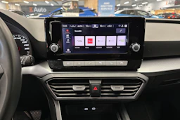 valkoinen SEAT Leon Sportstourer 2024 kuva 18.