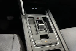 valkoinen SEAT Leon Sportstourer 2024 kuva 19.