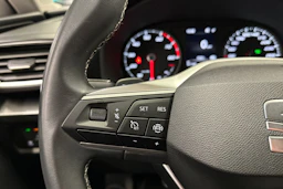 valkoinen SEAT Leon Sportstourer 2024 kuva 21.