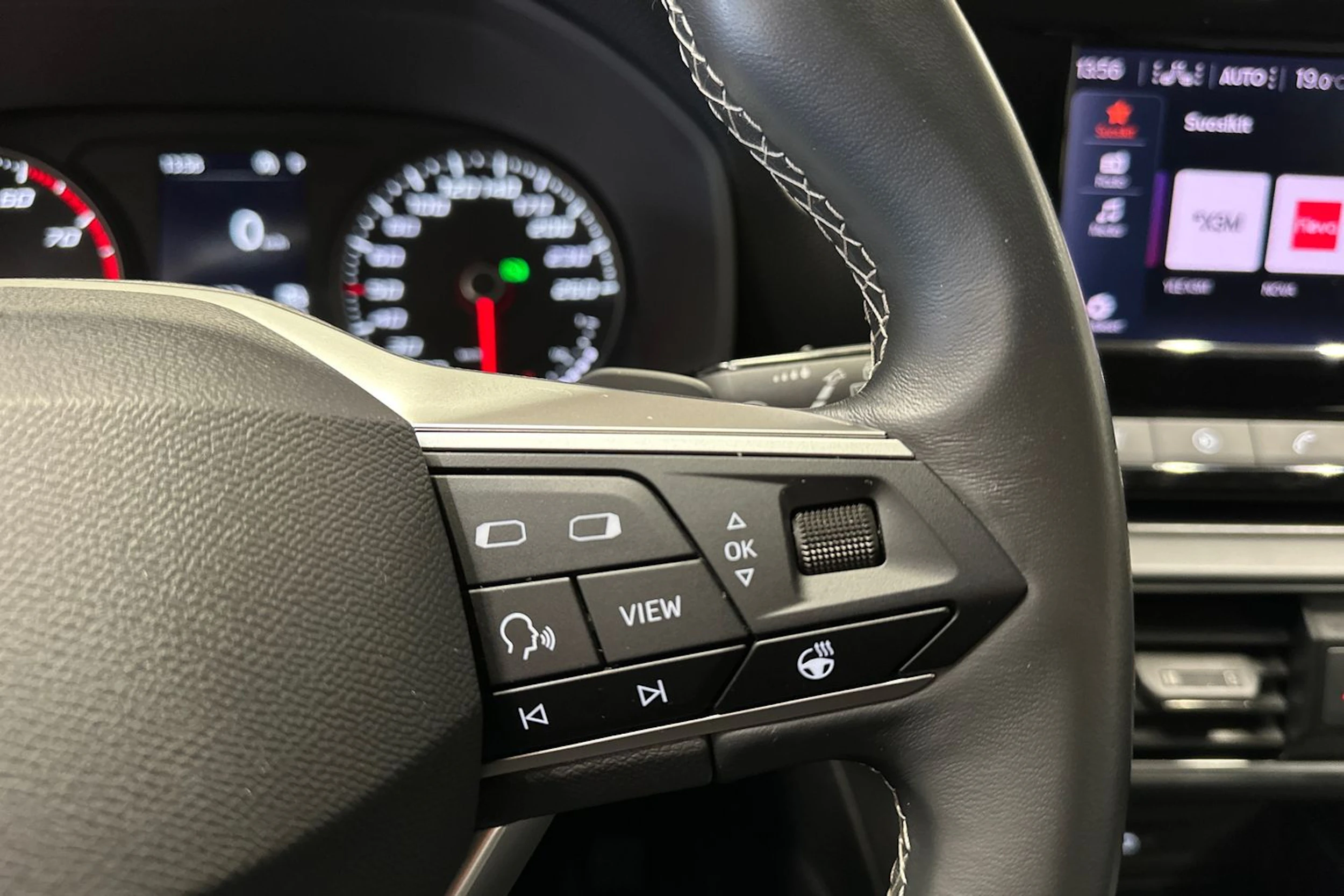 valkoinen SEAT Leon Sportstourer 2024 kuva 22.