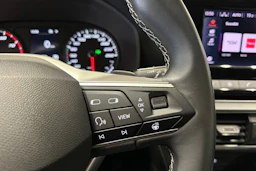 valkoinen SEAT Leon Sportstourer 2024 kuva 22.