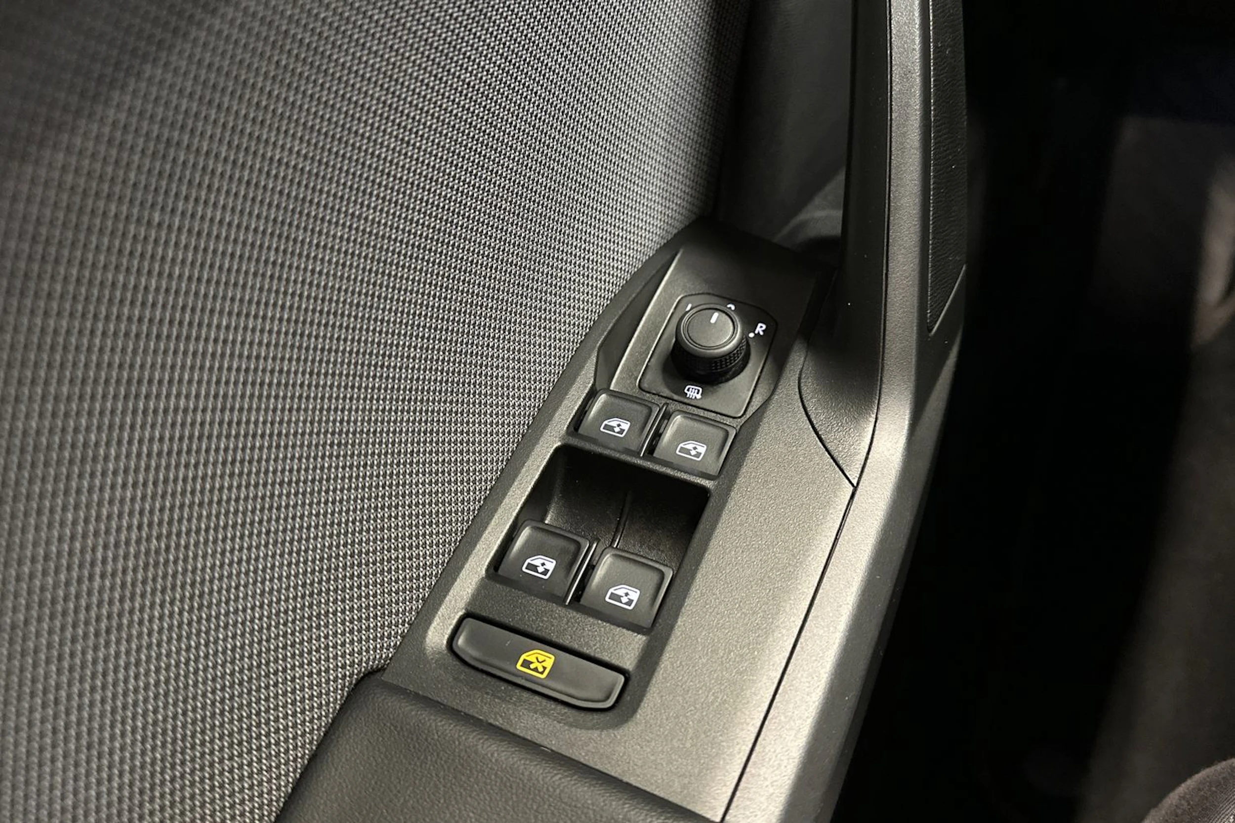 valkoinen SEAT Leon Sportstourer 2024 kuva 24.