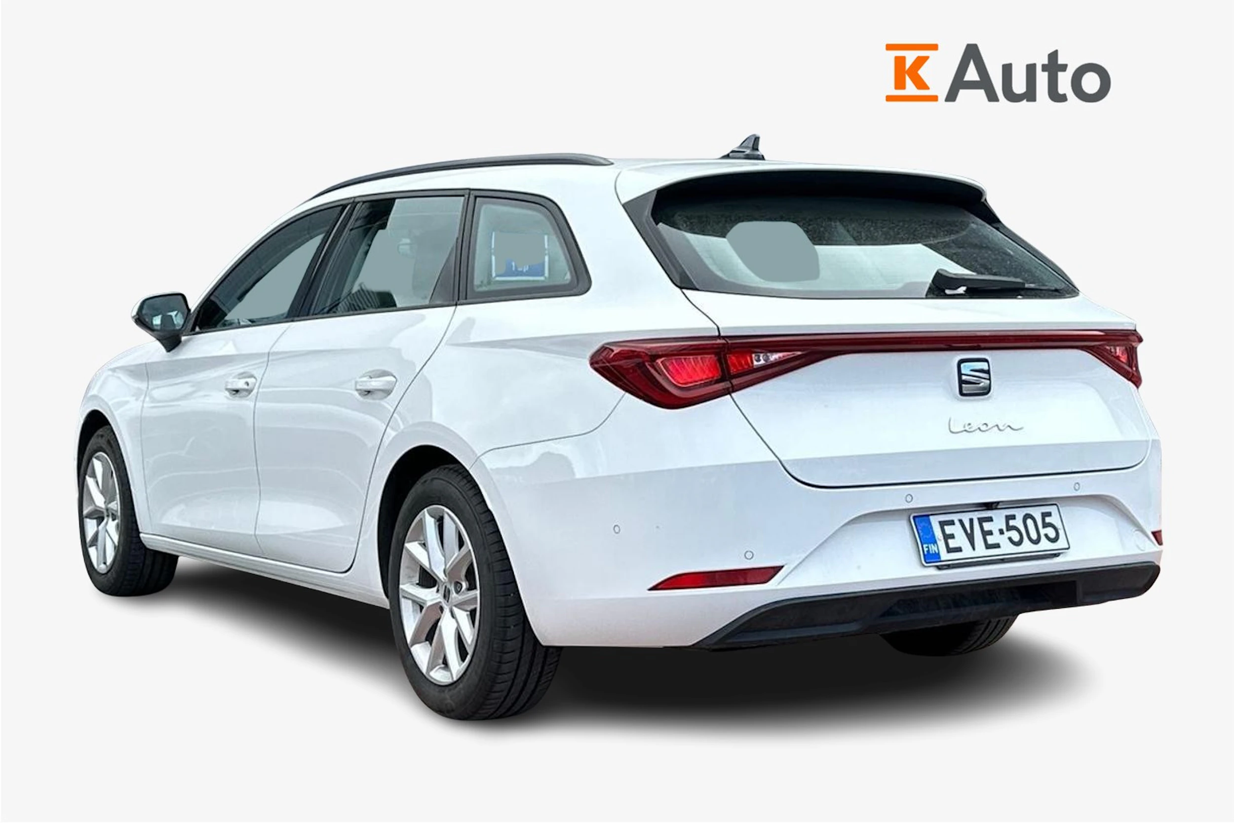 valkoinen SEAT Leon Sportstourer 2024 kuva 2.