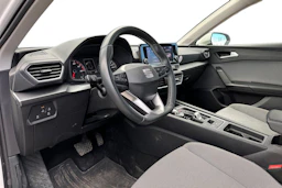 valkoinen SEAT Leon Sportstourer 2024 kuva 3.