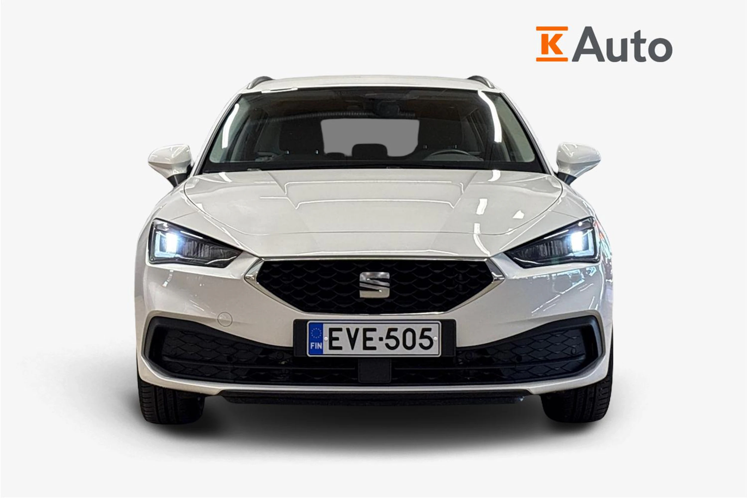 valkoinen SEAT Leon Sportstourer 2024 kuva 4.