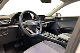 valkoinen SEAT Leon Sportstourer 2024 kuva 6.
