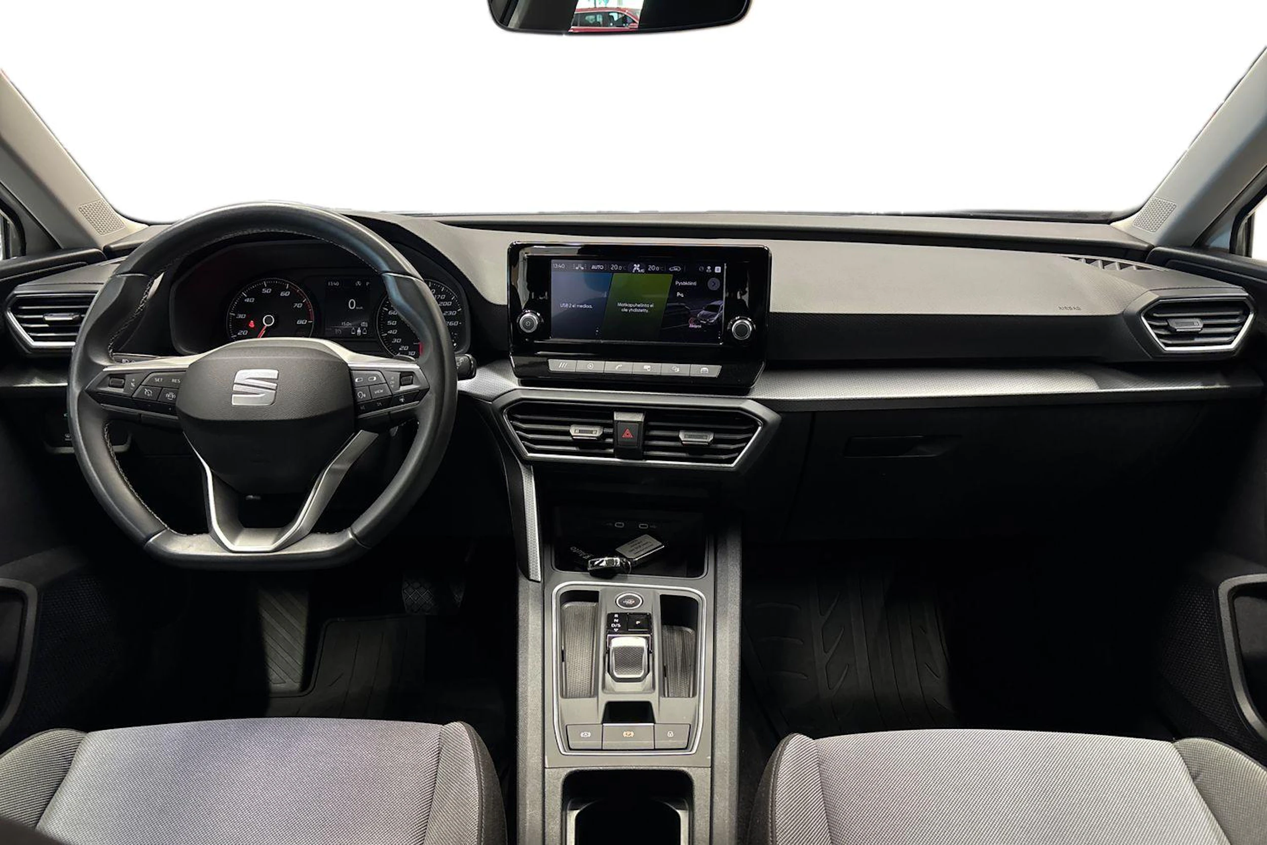 valkoinen SEAT Leon Sportstourer 2024 kuva 7.