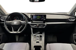 valkoinen SEAT Leon Sportstourer 2024 kuva 7.