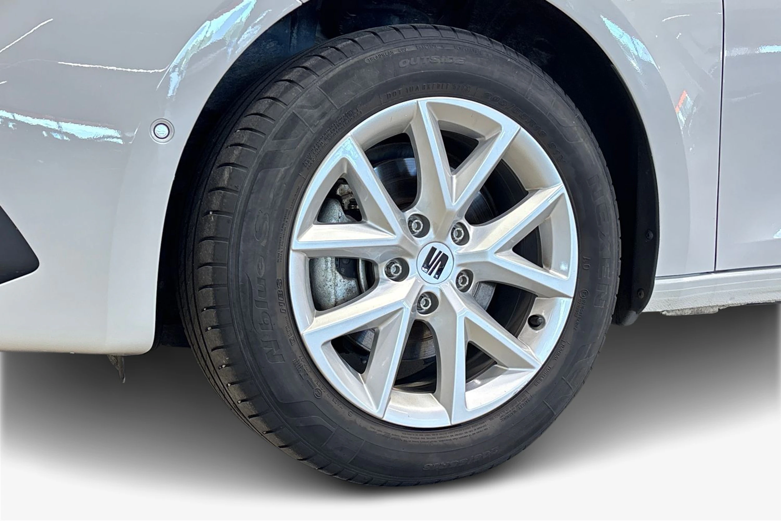 valkoinen SEAT Leon Sportstourer 2024 kuva 9.