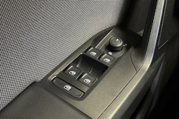 valkoinen SEAT Leon Sportstourer 2024 kuva 12.