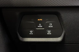 valkoinen SEAT Leon Sportstourer 2024 kuva 13.