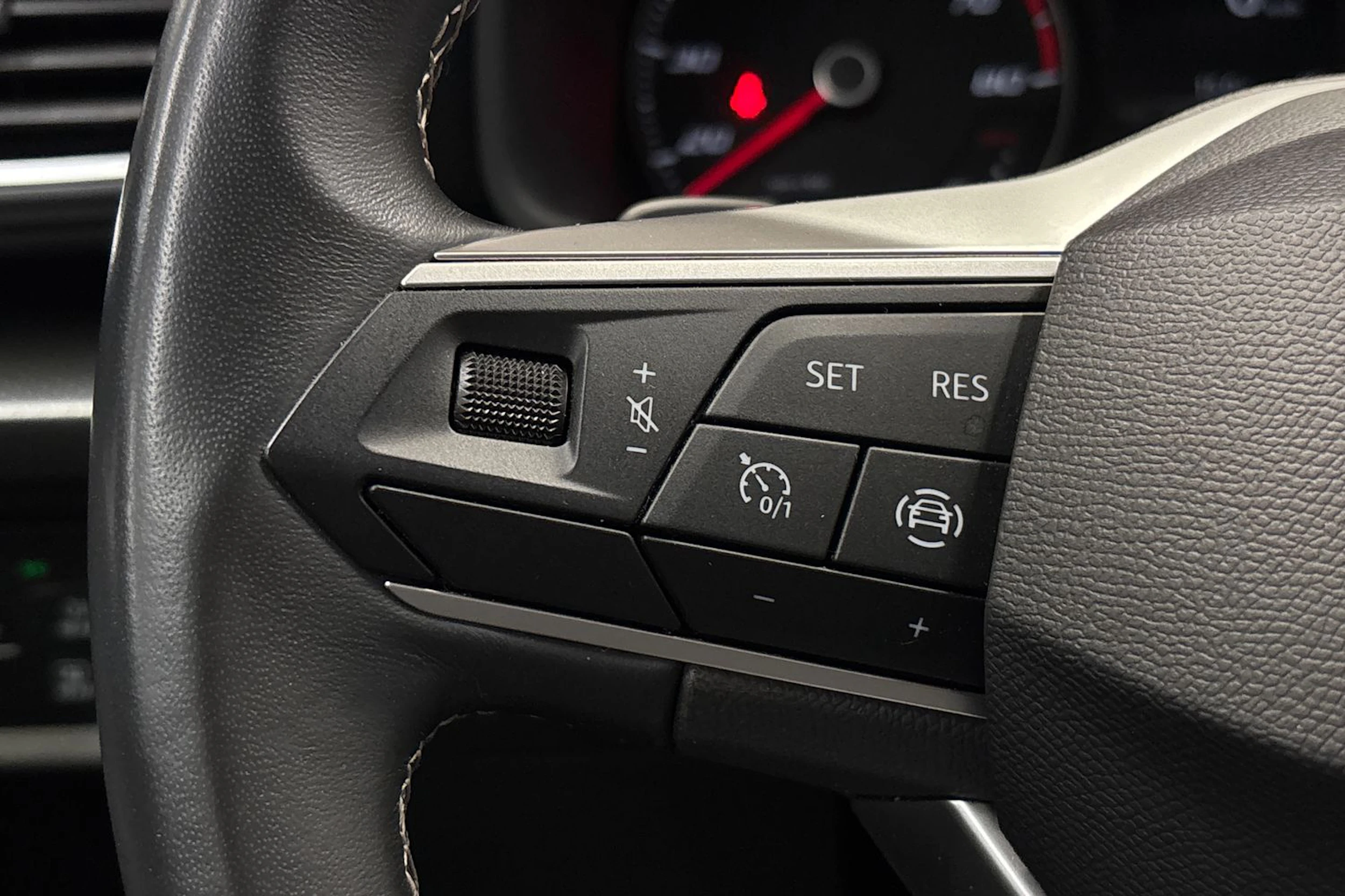 valkoinen SEAT Leon Sportstourer 2024 kuva 14.