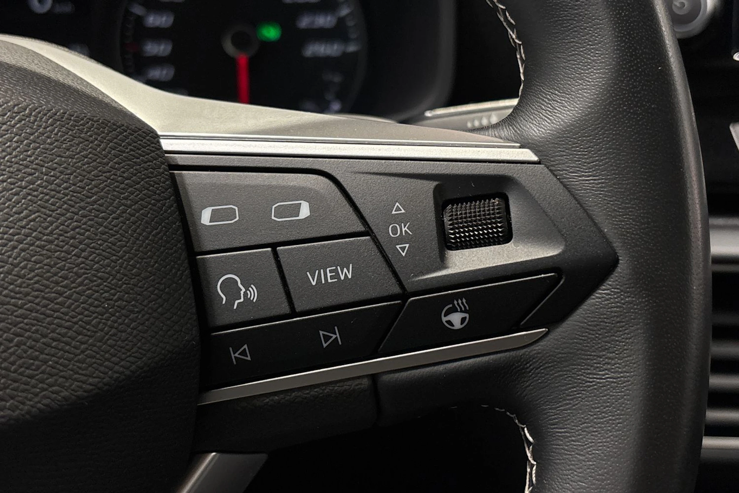 valkoinen SEAT Leon Sportstourer 2024 kuva 15.