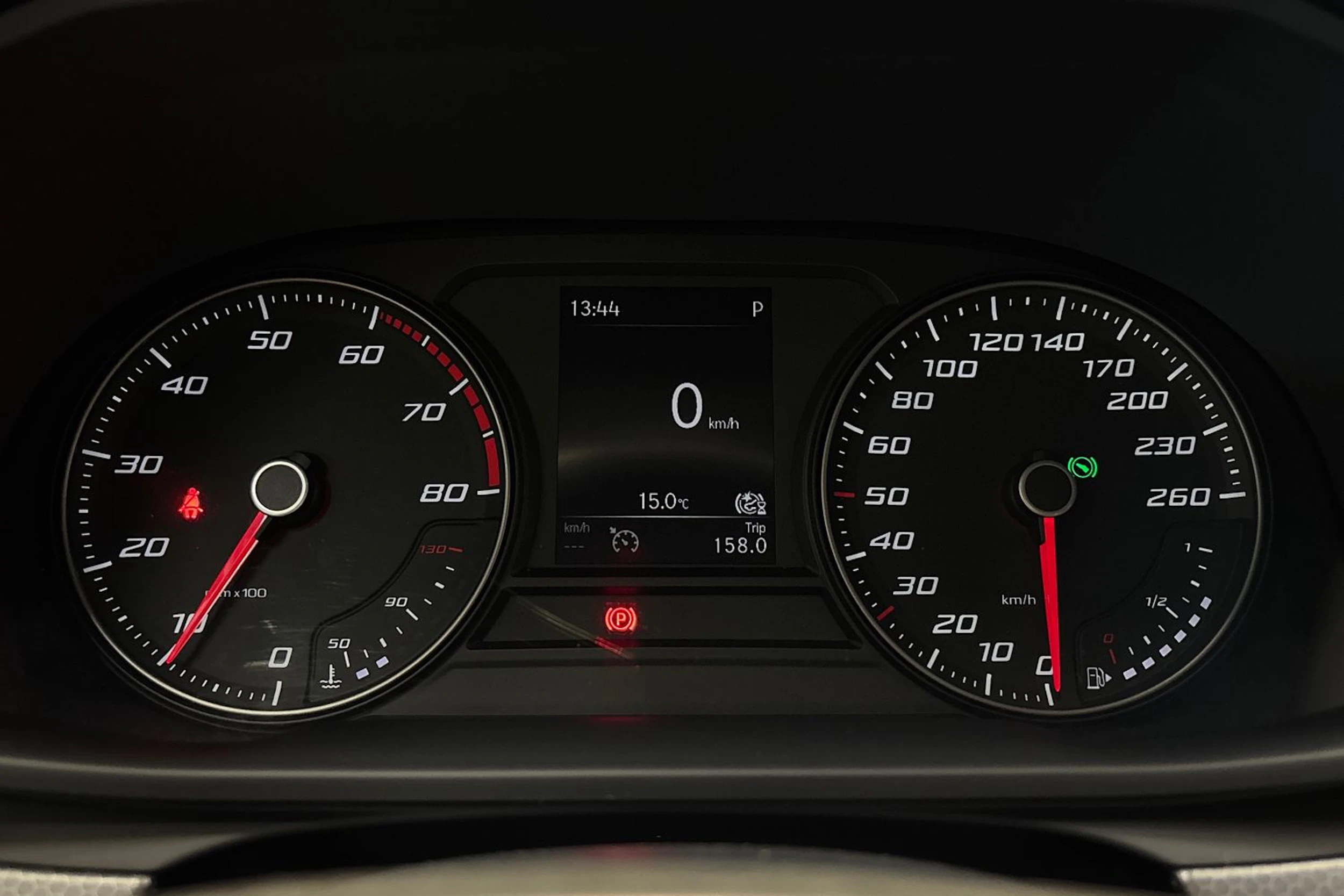 valkoinen SEAT Leon Sportstourer 2024 kuva 16.