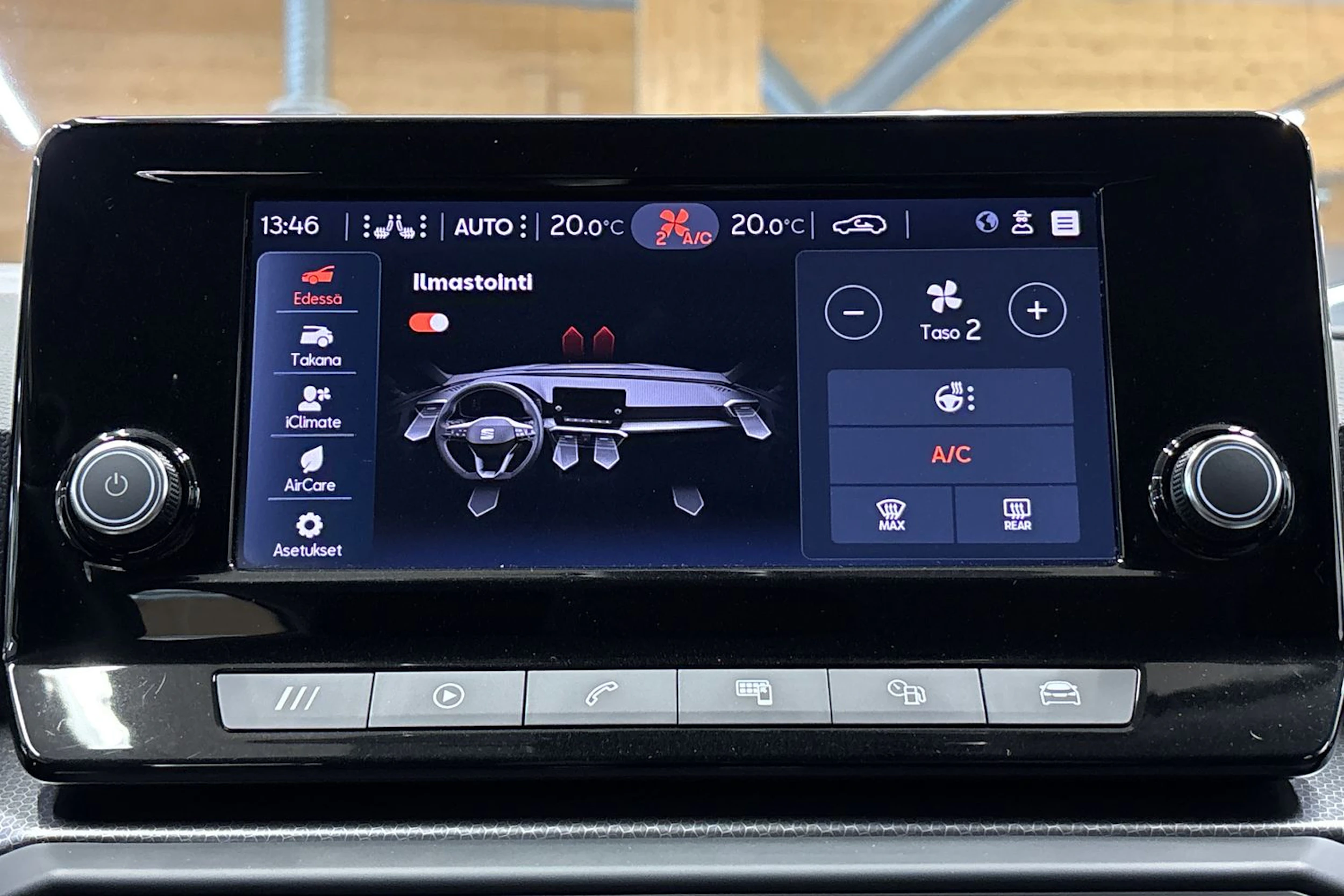 valkoinen SEAT Leon Sportstourer 2024 kuva 17.