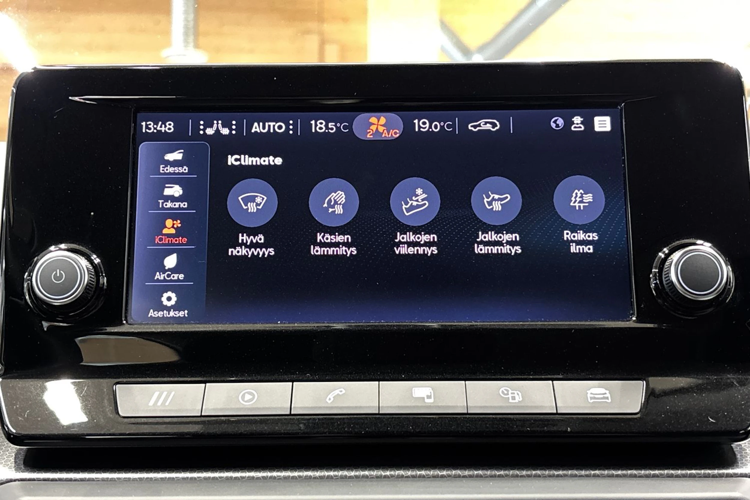 valkoinen SEAT Leon Sportstourer 2024 kuva 18.