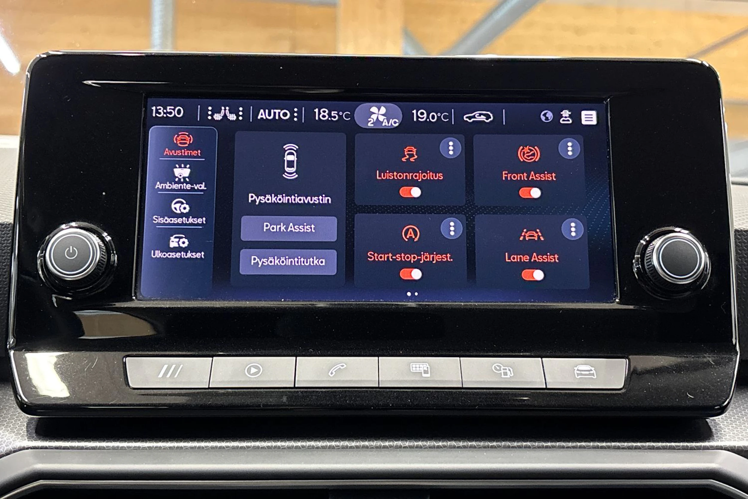 valkoinen SEAT Leon Sportstourer 2024 kuva 20.