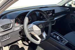 valkoinen SEAT Leon Sportstourer 2024 kuva 3.