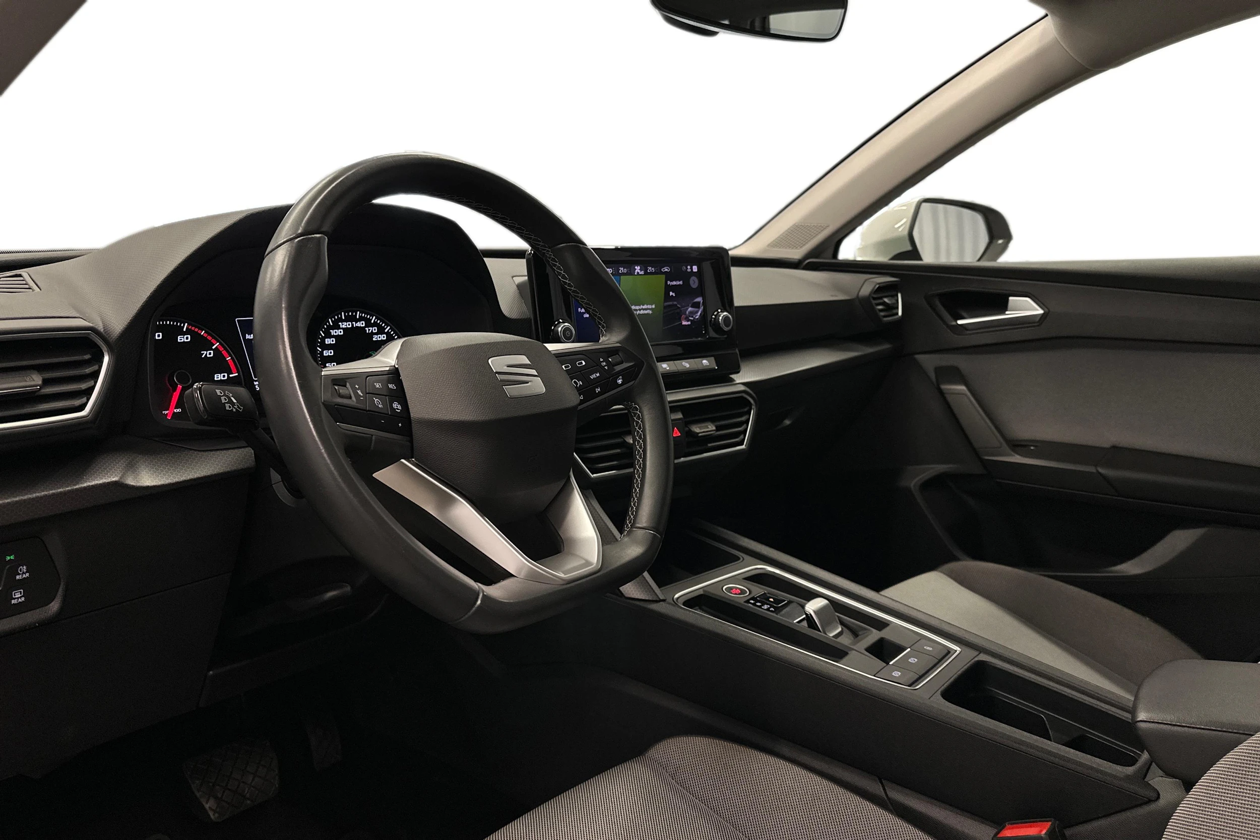valkoinen SEAT Leon Sportstourer 2024 kuva 8.