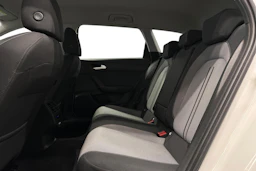 valkoinen SEAT Leon Sportstourer 2024 kuva 11.