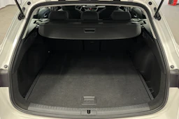 valkoinen SEAT Leon Sportstourer 2024 kuva 15.
