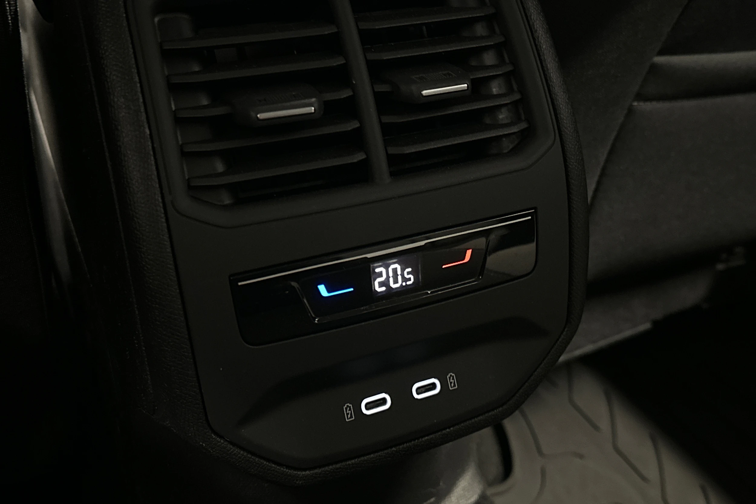 valkoinen SEAT Leon Sportstourer 2024 kuva 16.