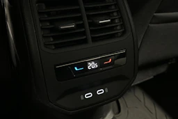valkoinen SEAT Leon Sportstourer 2024 kuva 16.