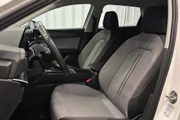 valkoinen SEAT Leon Sportstourer 2024 kuva 17.