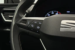 valkoinen SEAT Leon Sportstourer 2024 kuva 19.
