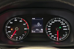 valkoinen SEAT Leon Sportstourer 2024 kuva 21.