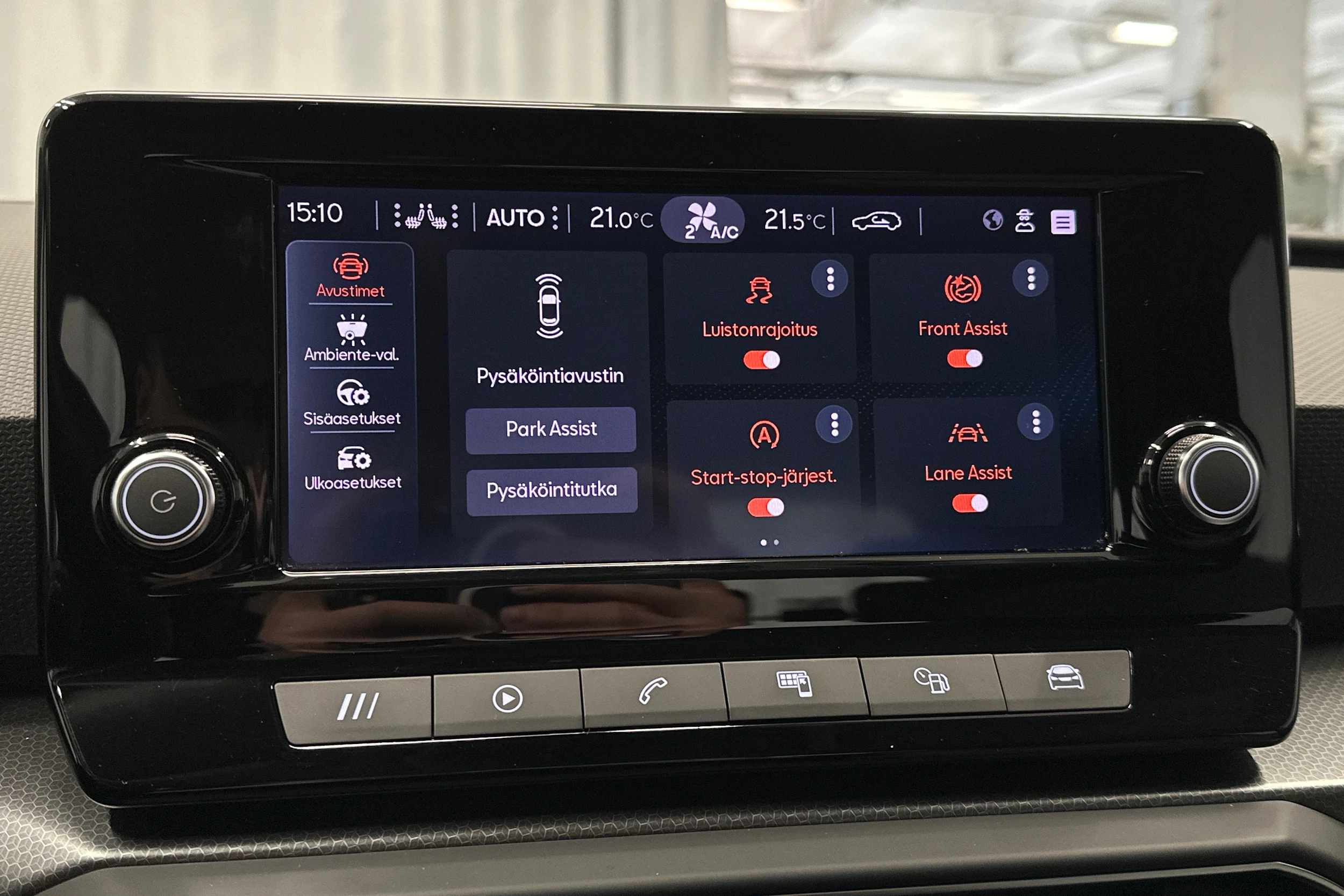 valkoinen SEAT Leon Sportstourer 2024 kuva 23.