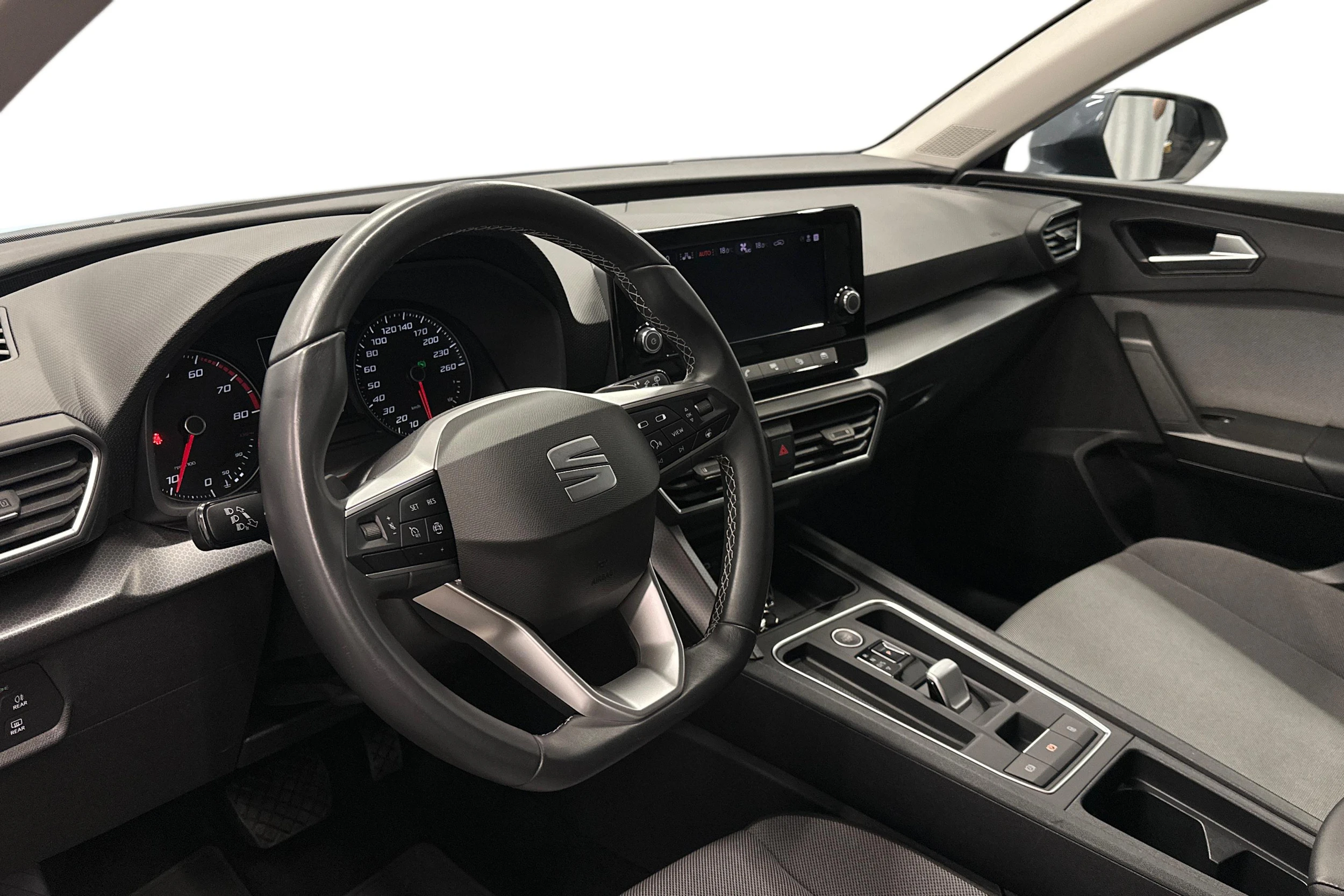 harmaa SEAT Leon Sportstourer 2024 kuva 8.