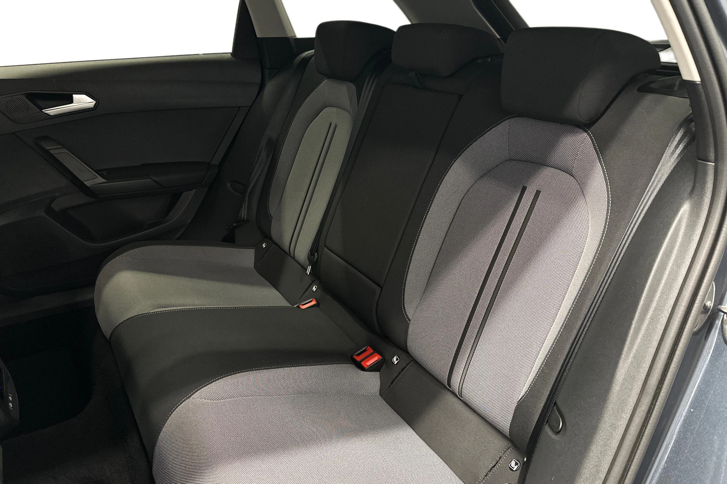 harmaa SEAT Leon Sportstourer 2024 kuva 11.
