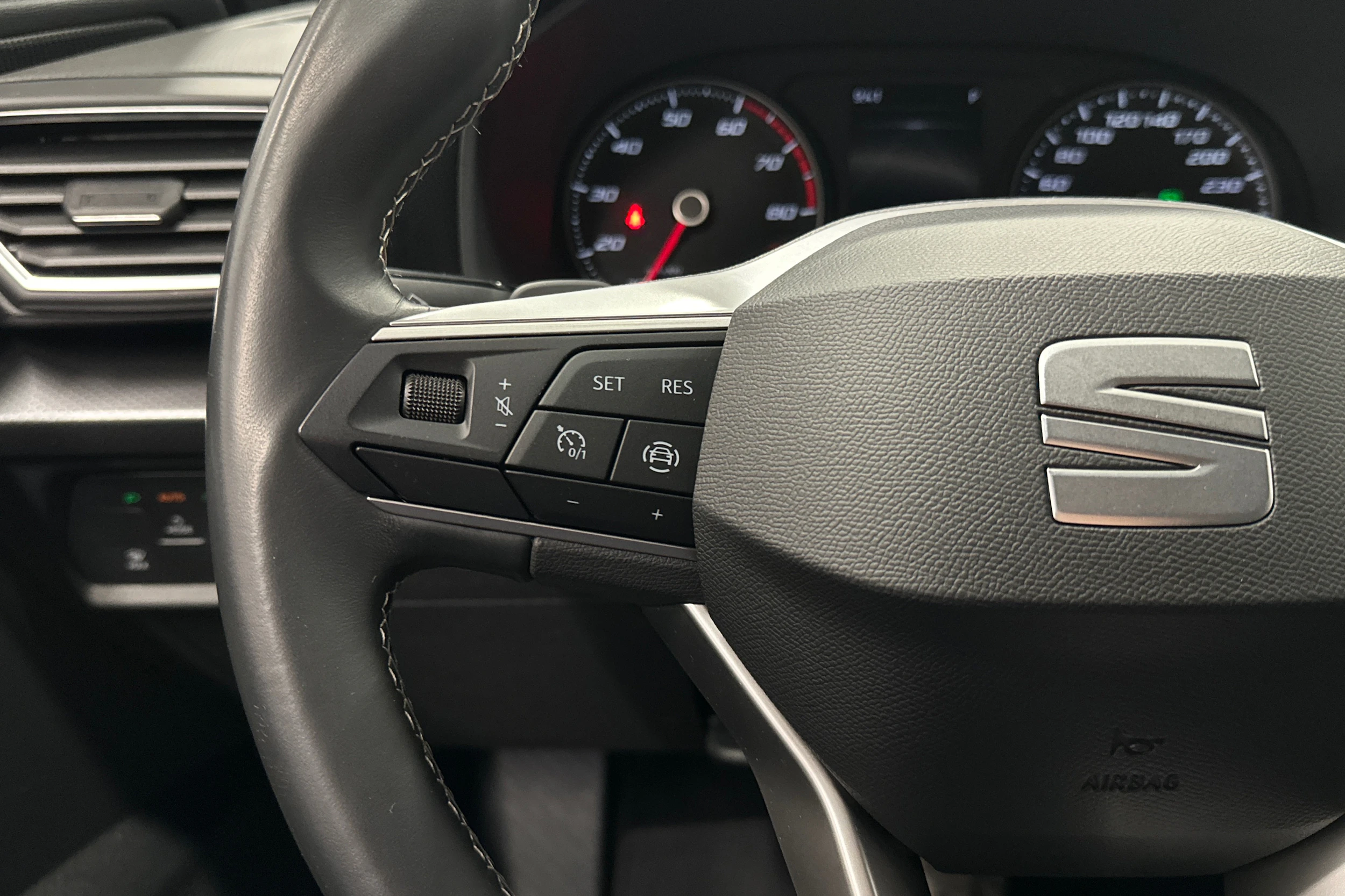 harmaa SEAT Leon Sportstourer 2024 kuva 15.