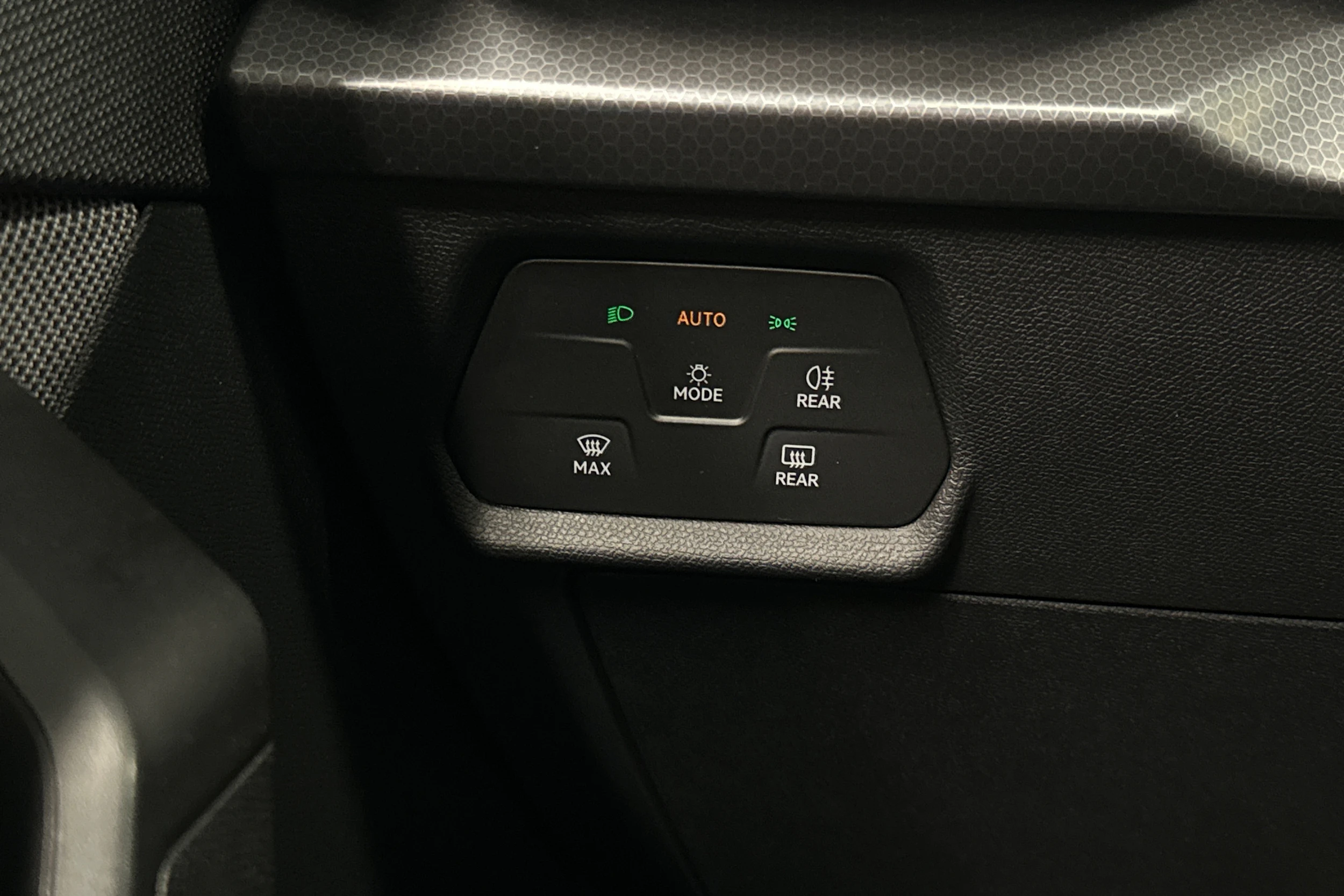 harmaa SEAT Leon Sportstourer 2024 kuva 18.