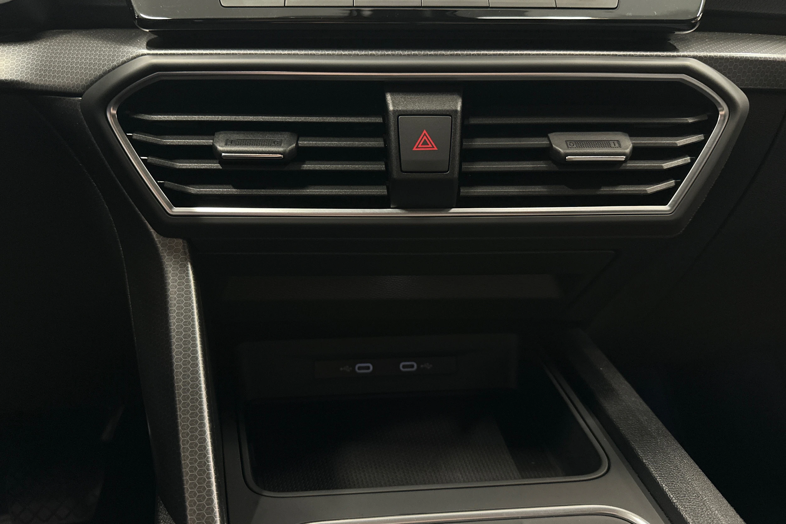 harmaa SEAT Leon Sportstourer 2024 kuva 29.