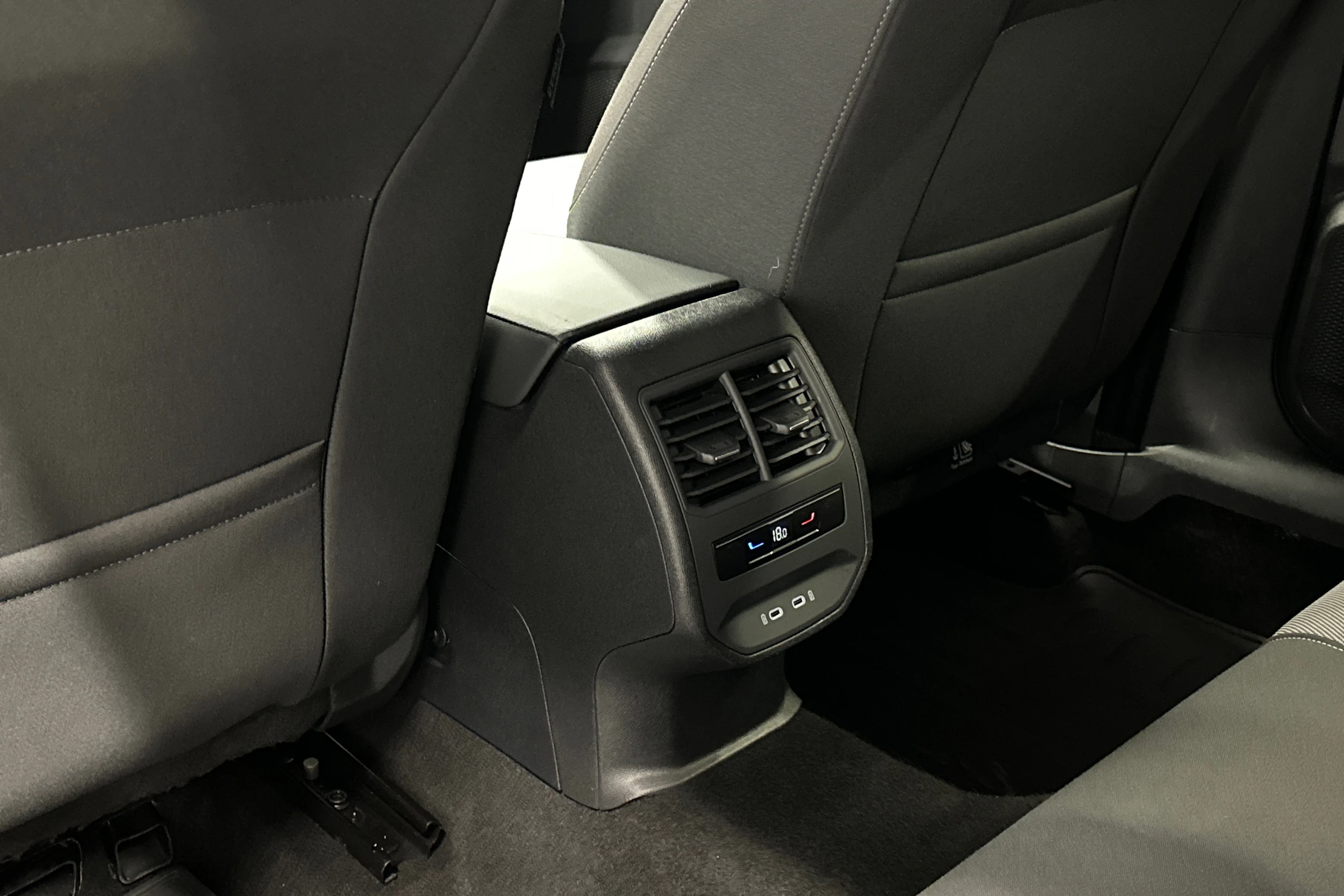 harmaa SEAT Leon Sportstourer 2024 kuva 31.