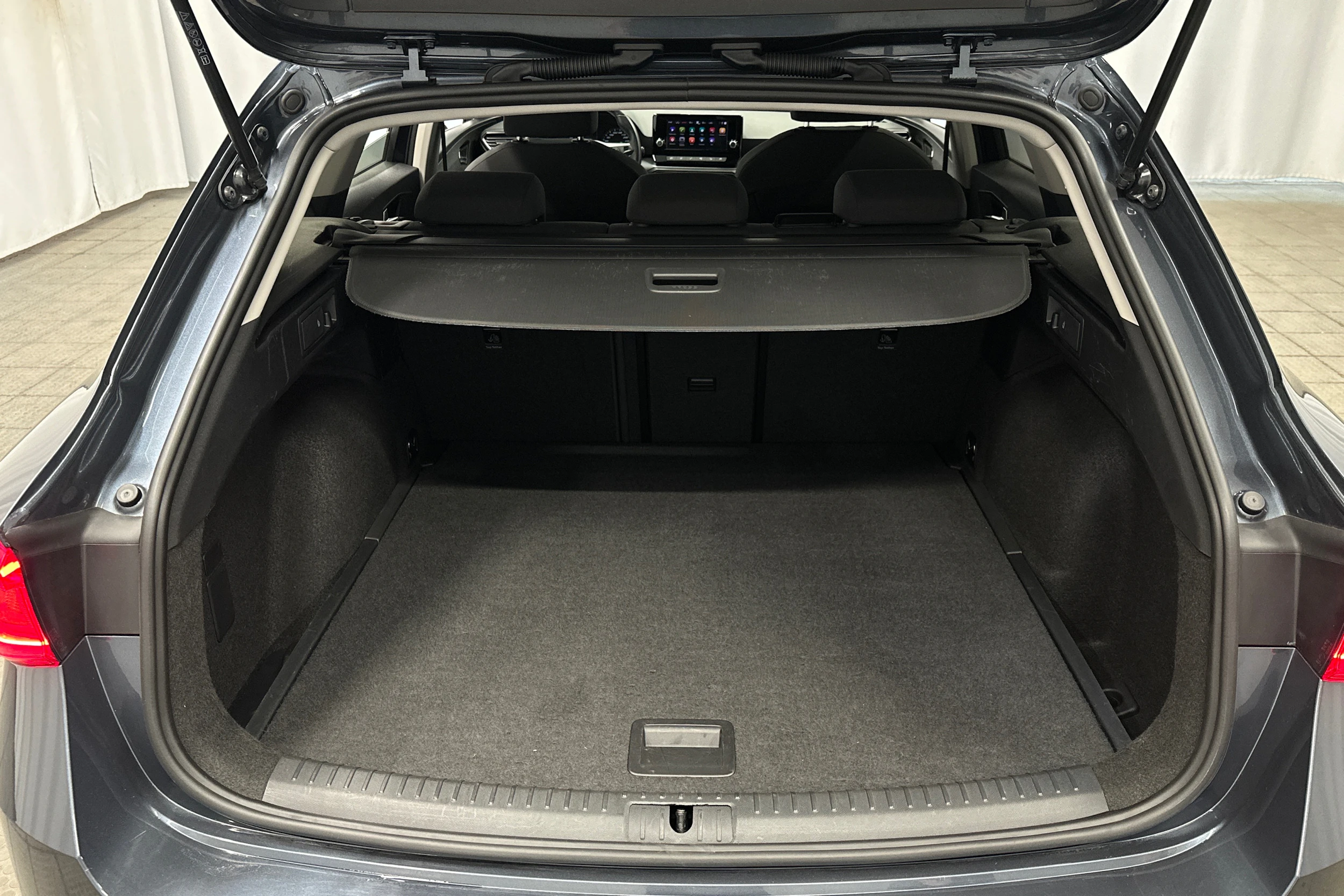 harmaa SEAT Leon Sportstourer 2024 kuva 32.
